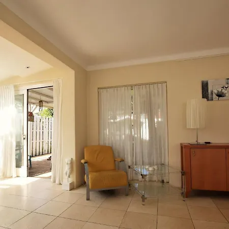 Дом отдыха Holiday In With Private Terrace And Garden *